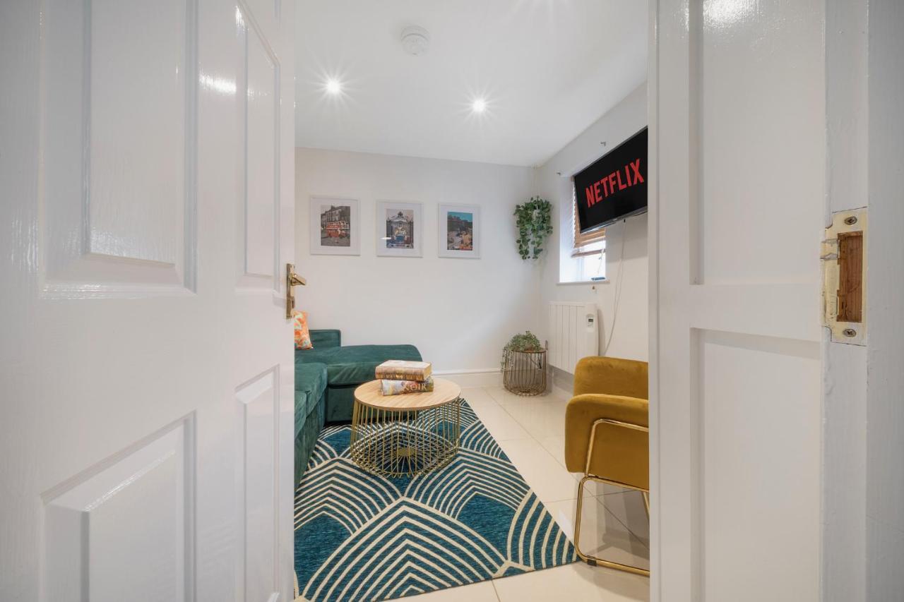1 Bed House, Free Parking, 15 Minutes From Cheltenham Races Γκλόστερ Εξωτερικό φωτογραφία
