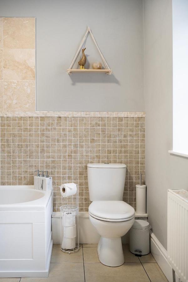 1 Bed House, Free Parking, 15 Minutes From Cheltenham Races Γκλόστερ Εξωτερικό φωτογραφία