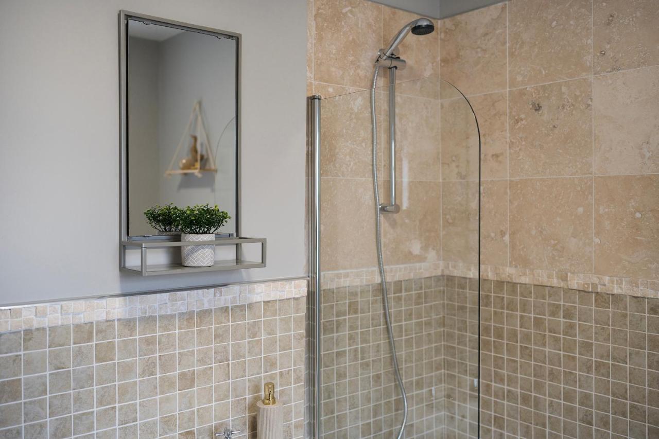 1 Bed House, Free Parking, 15 Minutes From Cheltenham Races Γκλόστερ Εξωτερικό φωτογραφία
