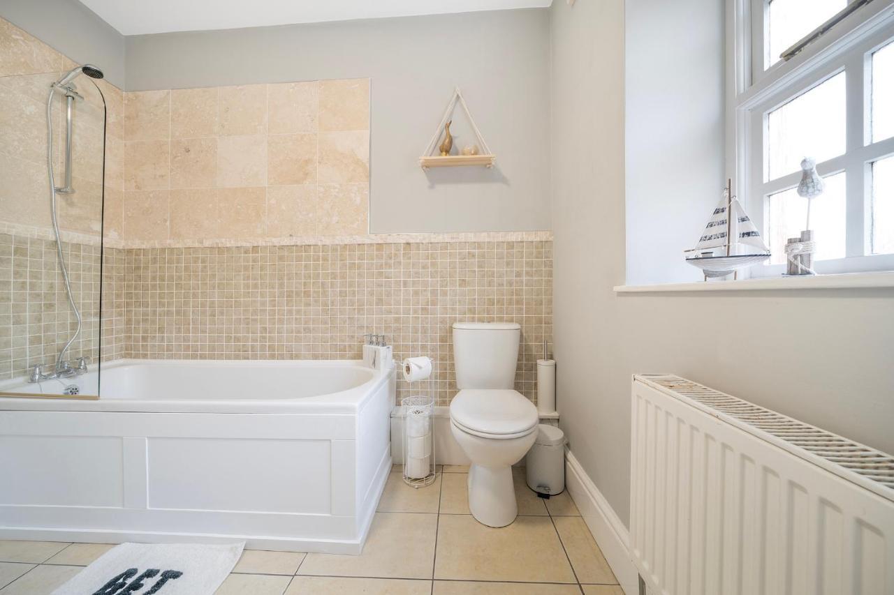 1 Bed House, Free Parking, 15 Minutes From Cheltenham Races Γκλόστερ Εξωτερικό φωτογραφία